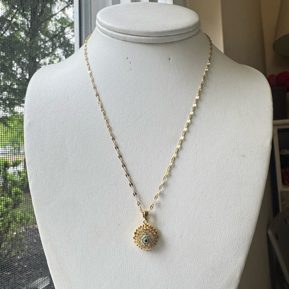 Elegant Gold Necklace with Blue Gemstone - Picture 6 of 9